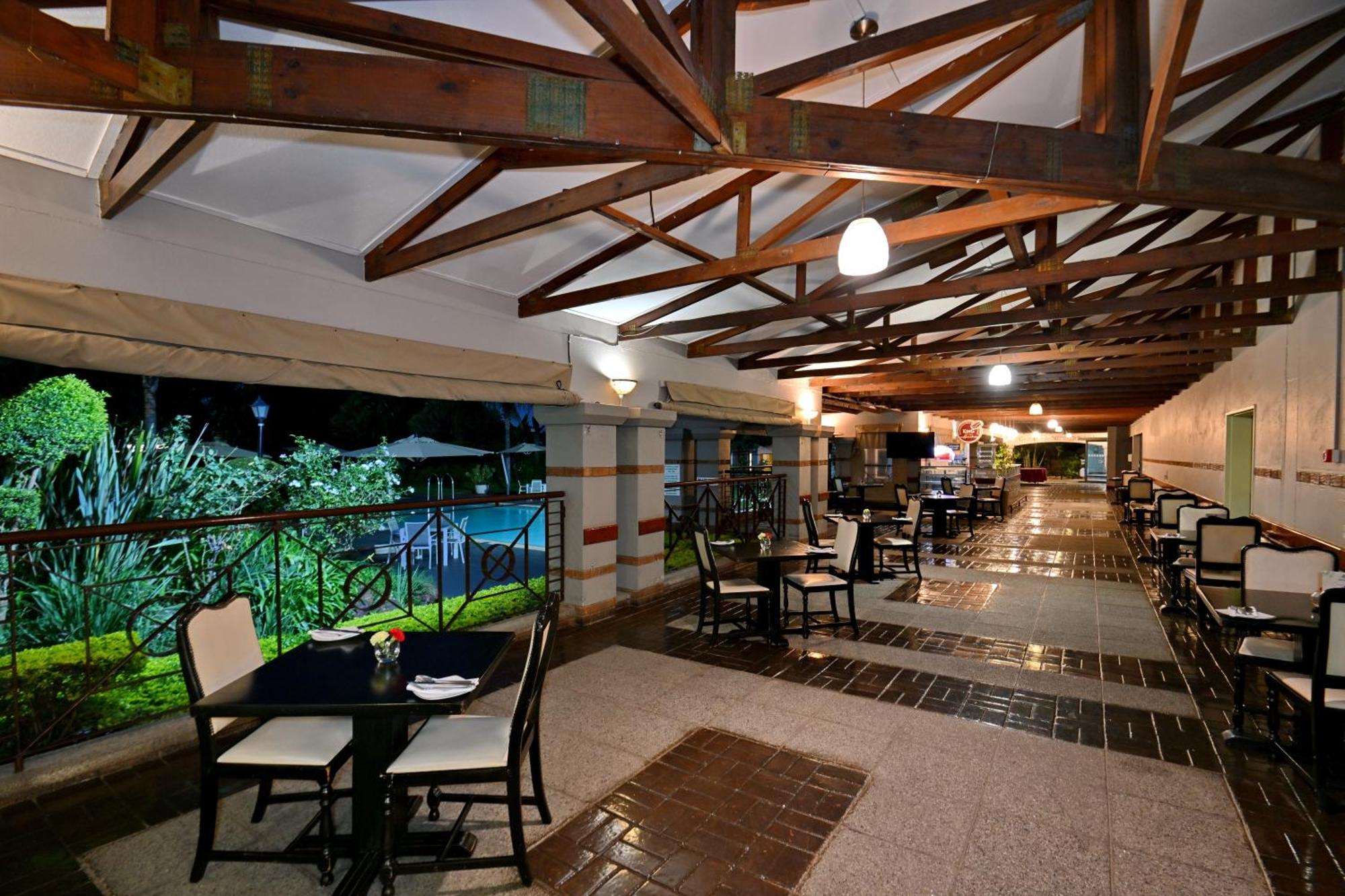 Holiday Inn - Bulawayo By Ihg Exterior foto
