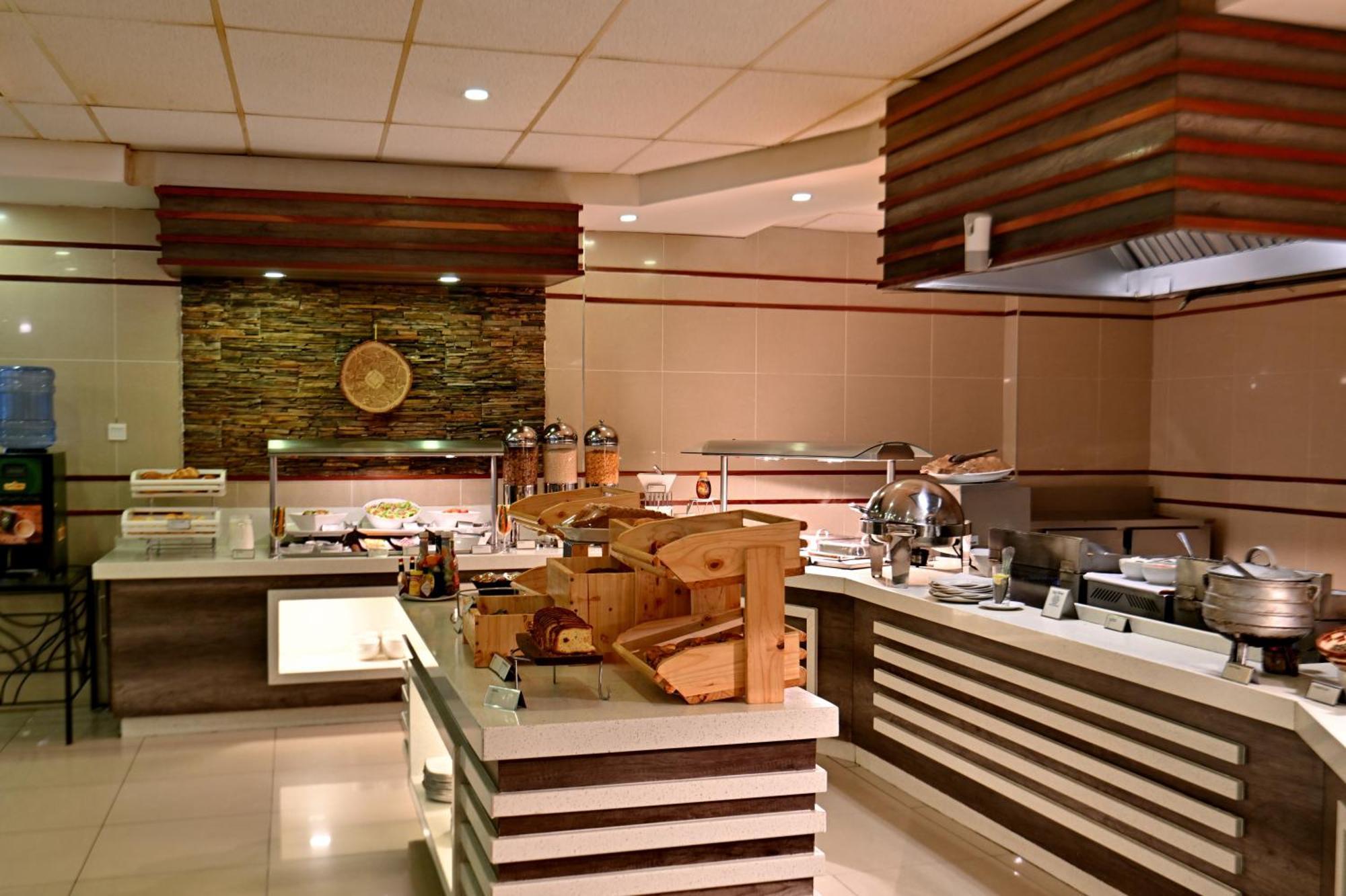 Holiday Inn - Bulawayo By Ihg Exterior foto
